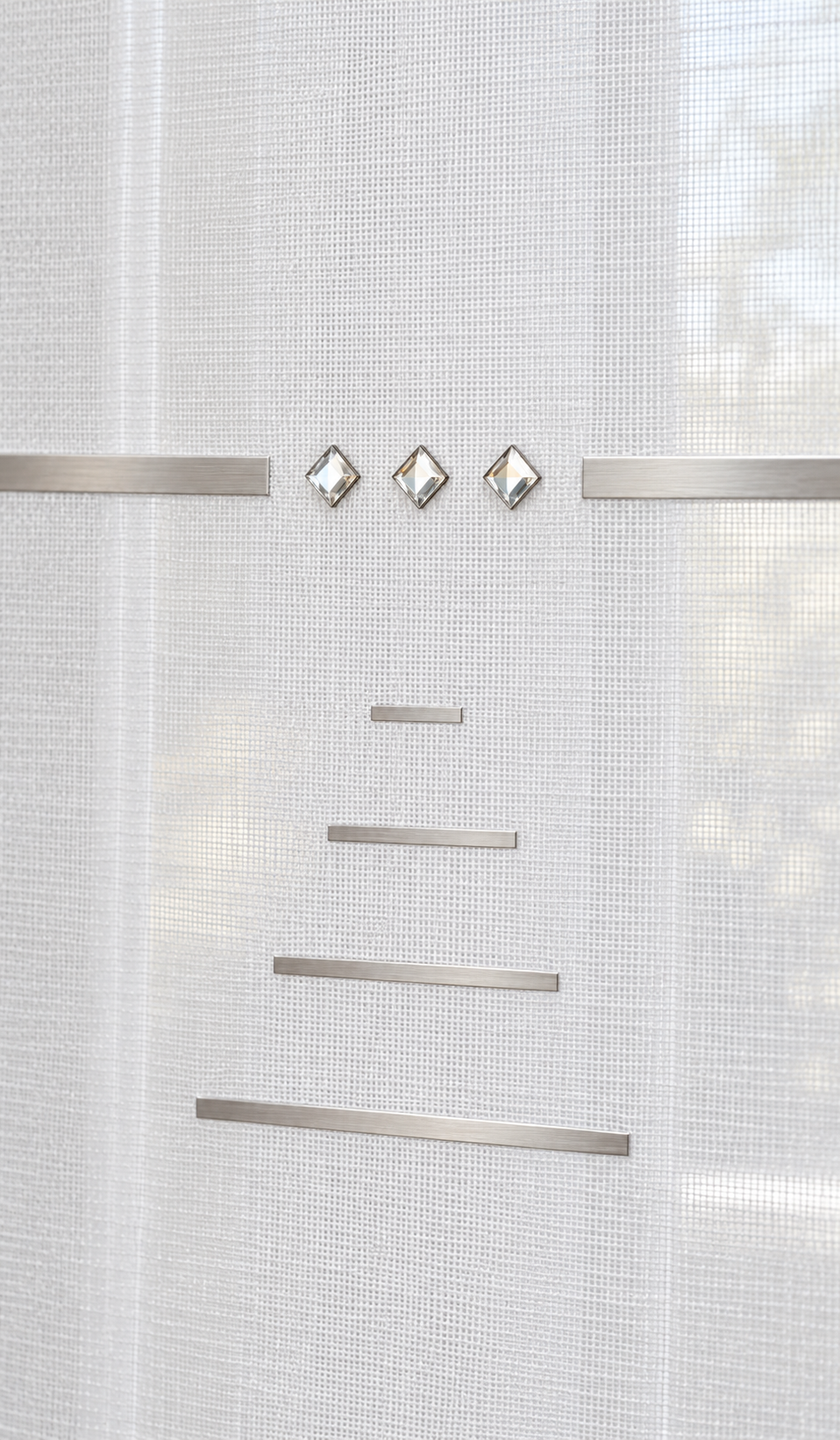 Detalle en panel japonés con varillas decorativas